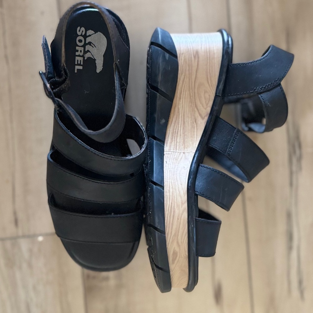 Sorel Black Platform Sandals like new